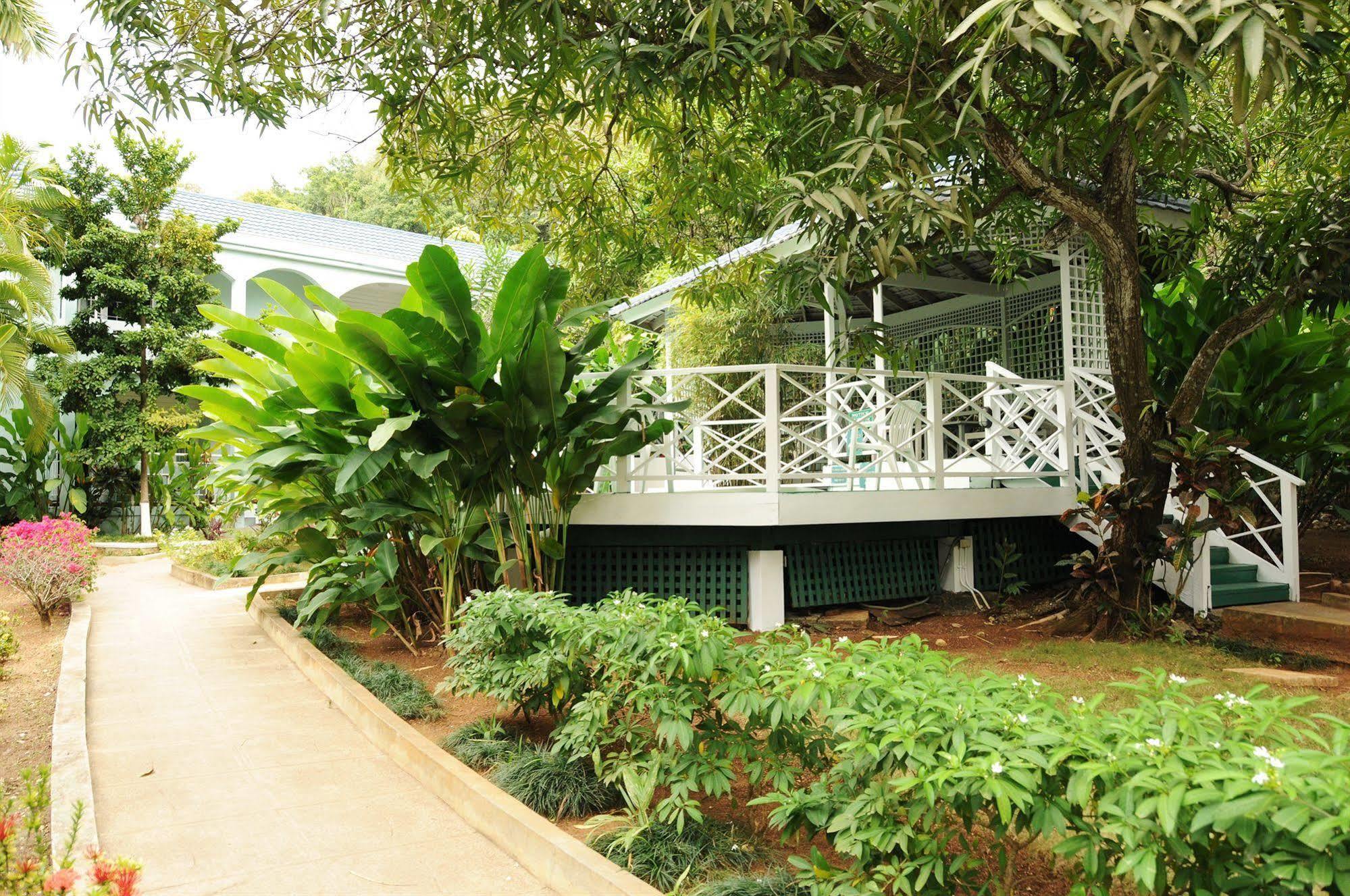 Doctors Cave Beach Hotel Montego Bay Exterior photo